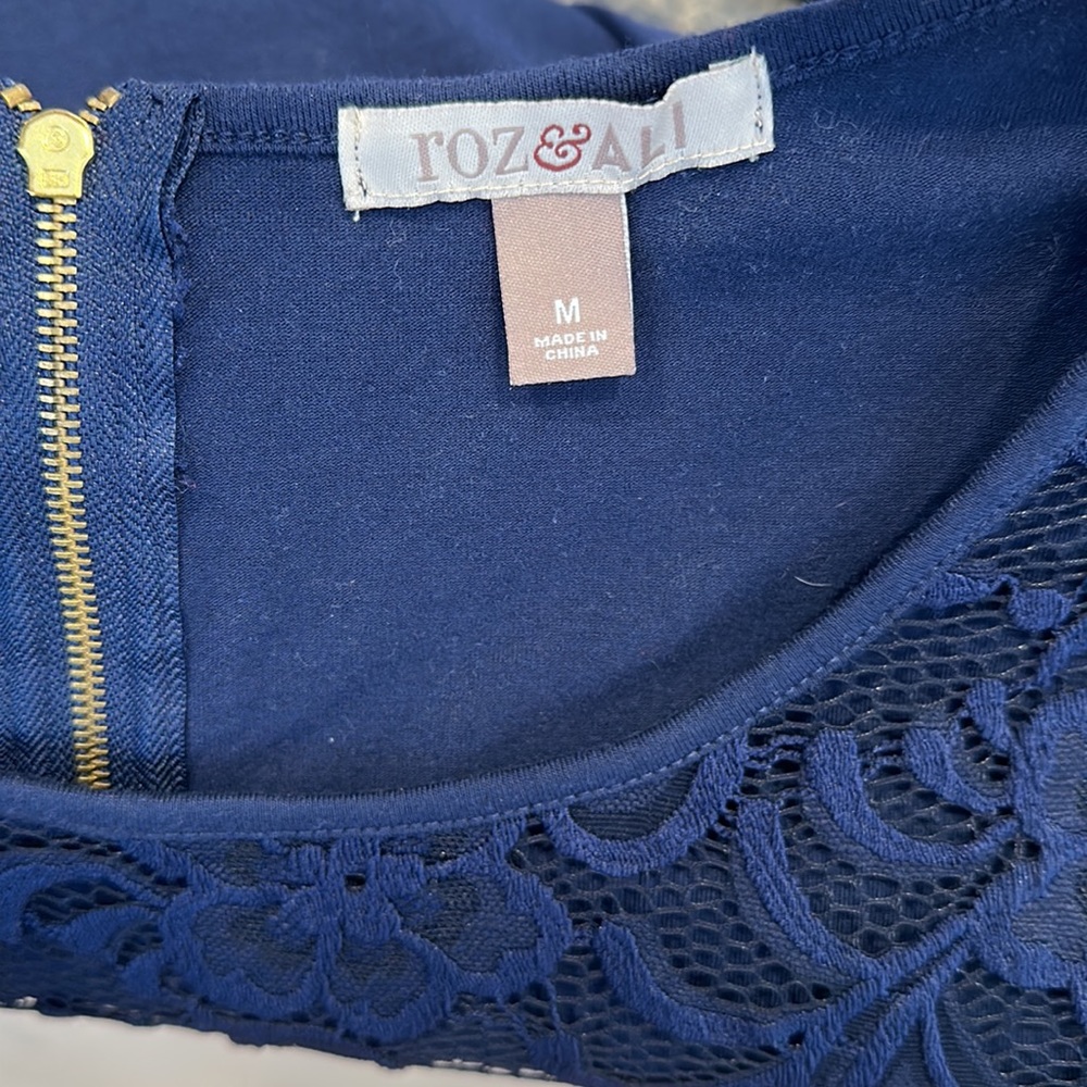 Lacy overlay on front with 3/4 sleeve and zippered back - Picture 6 of 8